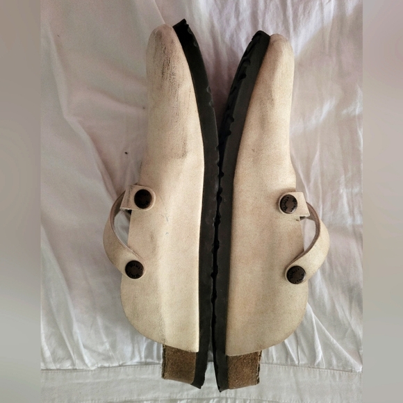 BIRKENSTOCK Birkis Dorian Cream Crisscross Clog Size: 9 - Picture 3 of 9